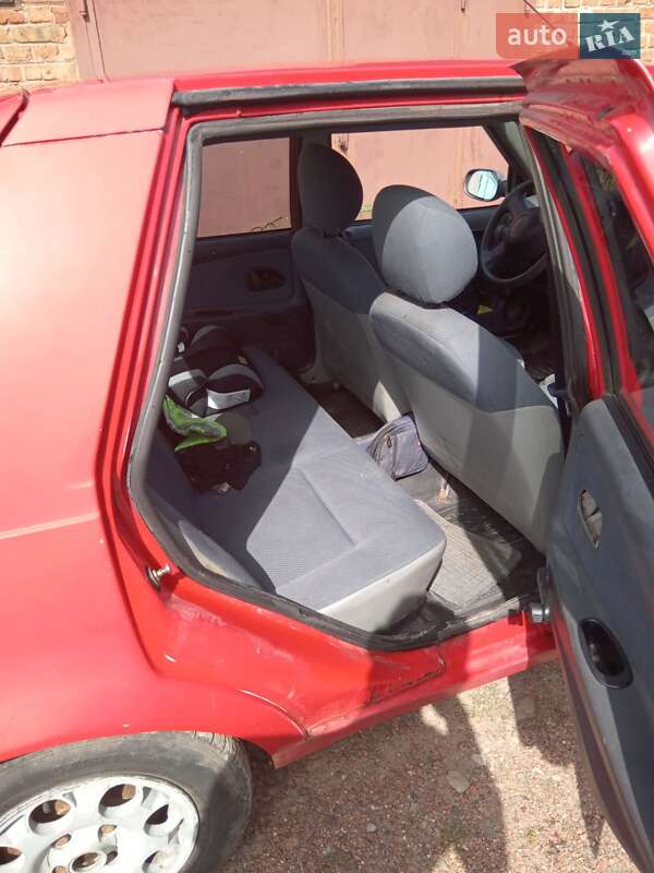 Седан Dacia Solenza 2004 в Сокале