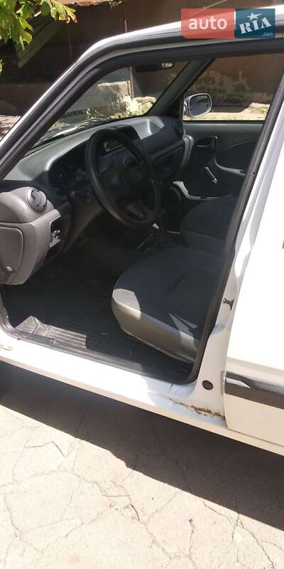 Ліфтбек Dacia Solenza 2004 в Жовтих Водах