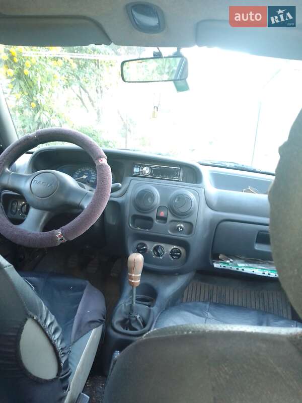 Седан Dacia Solenza 2004 в Львове