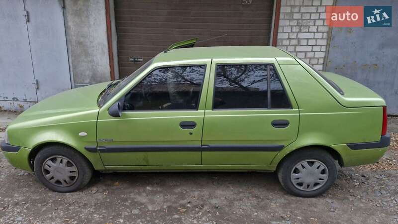 Седан Dacia Solenza 2003 в Киеве