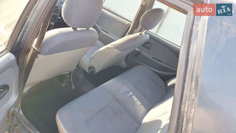 Седан Dacia Solenza 2004 в Калуше