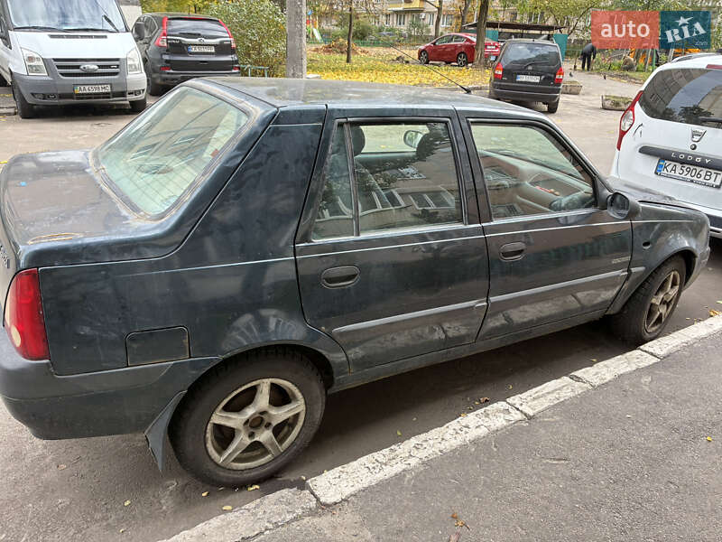 Седан Dacia Solenza 2004 в Киеве