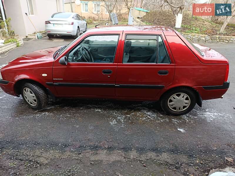 Седан Dacia Solenza 2004 в Вязовке