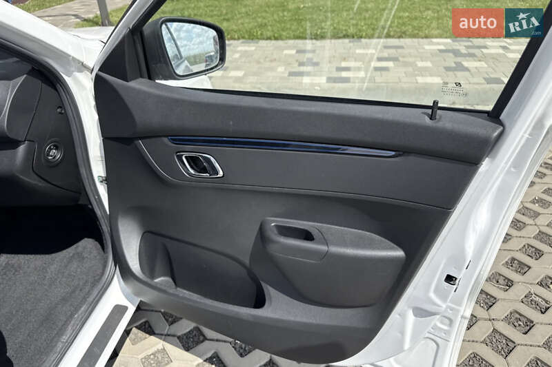 Внедорожник / Кроссовер Dacia Spring 2020 в Киеве