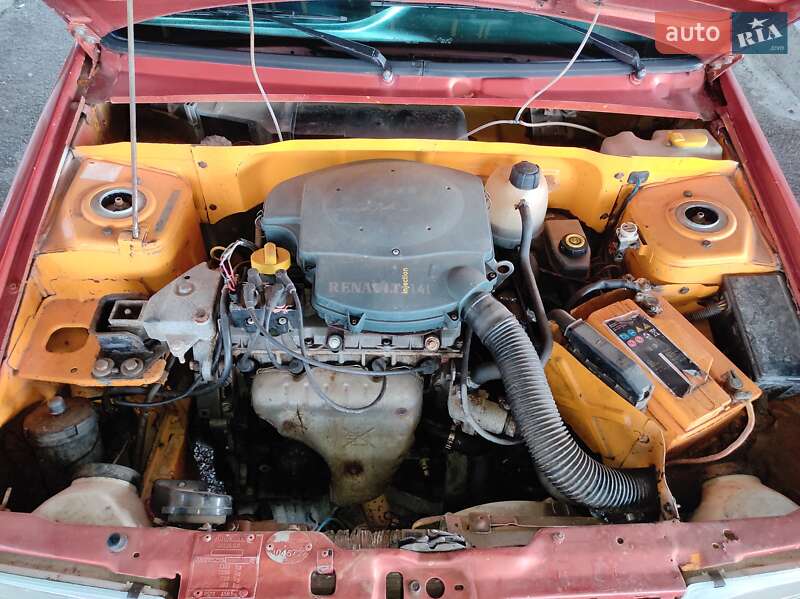 Хэтчбек Dacia SuperNova 2003 в Раздельной