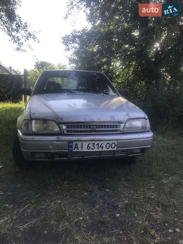 Седан Dacia SuperNova 2003 в Попельне