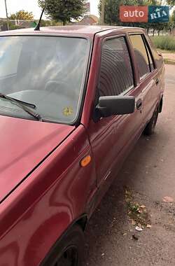Седан Dacia SuperNova 2003 в Коростене