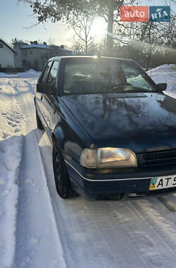 Седан Dacia SuperNova 2002 в Моршині