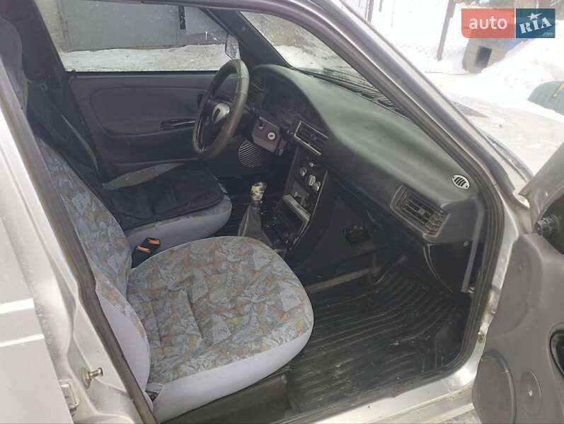 Седан Dacia SuperNova 2002 в Збараже