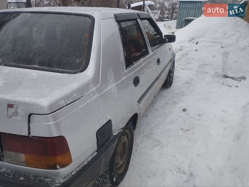 Седан Dacia SuperNova 2002 в Збараже
