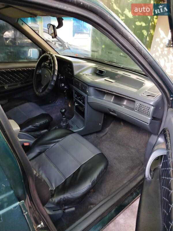 Седан Daewoo Cielo 1995 в Синельниково