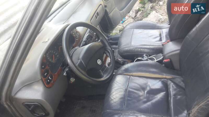 Седан Daewoo Espero 1997 в Львові