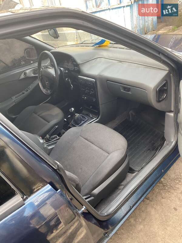 Седан Daewoo Espero 1998 в Первомайске