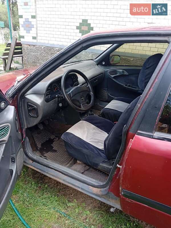 Седан Daewoo Espero 1995 в Тиврову