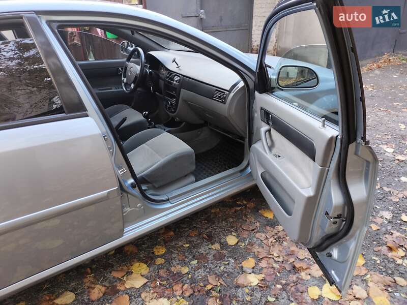 Седан Daewoo Gentra 2015 в Дніпрі