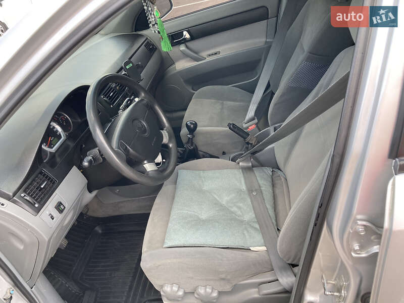 Седан Daewoo Gentra 2013 в Львове