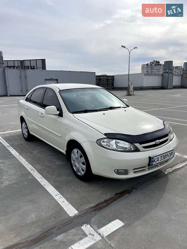 Седан Daewoo Gentra 2013 в Киеве