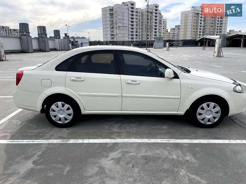 Седан Daewoo Gentra 2013 в Киеве
