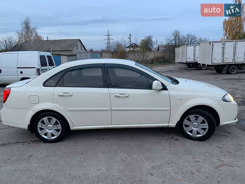 Седан Daewoo Gentra 2013 в Кролевці