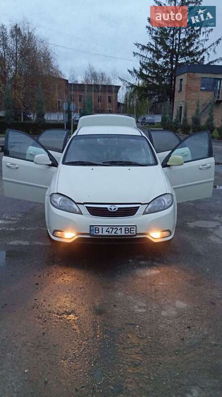 Седан Daewoo Gentra 2013 в Полтаві