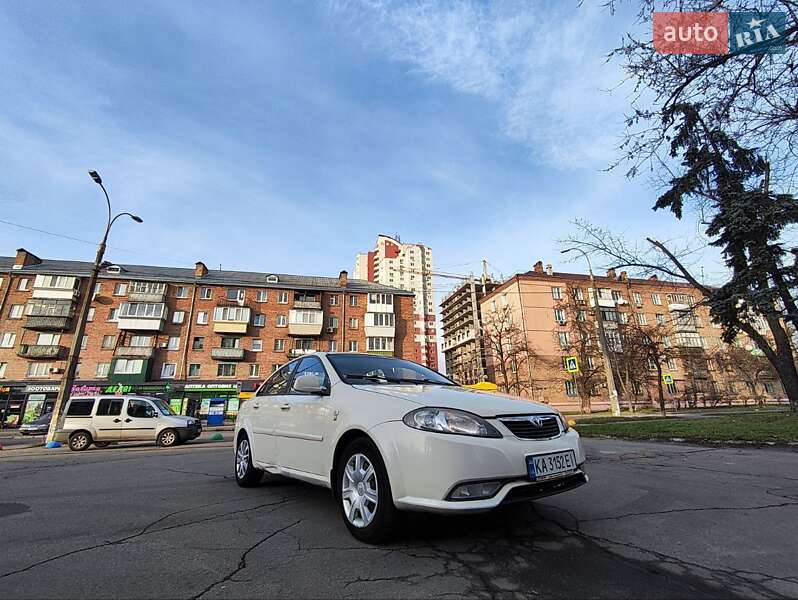 Седан Daewoo Gentra 2015 в Киеве