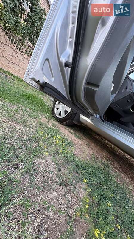 Седан Daewoo Gentra 2013 в Кривом Роге