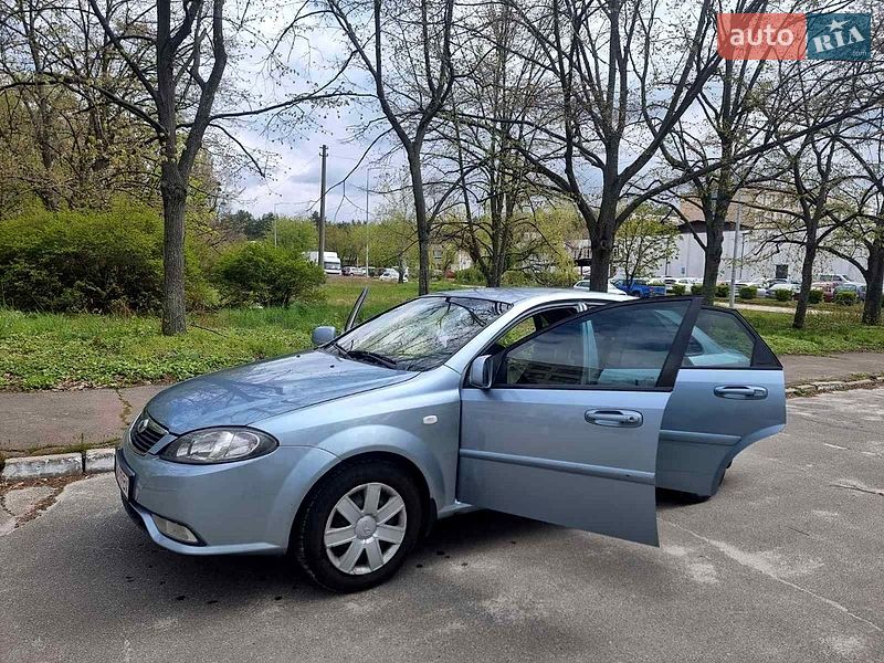 Седан Daewoo Gentra 2014 в Киеве