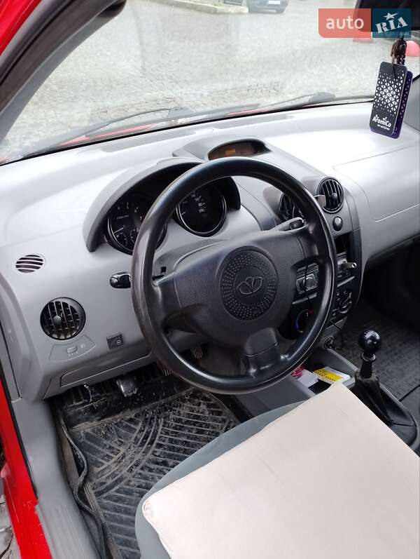 Седан Daewoo Kalos 2003 в Сваляве
