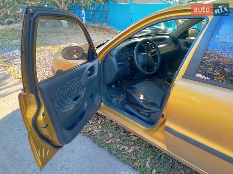 Седан Daewoo Lanos 2003 в Доброславе