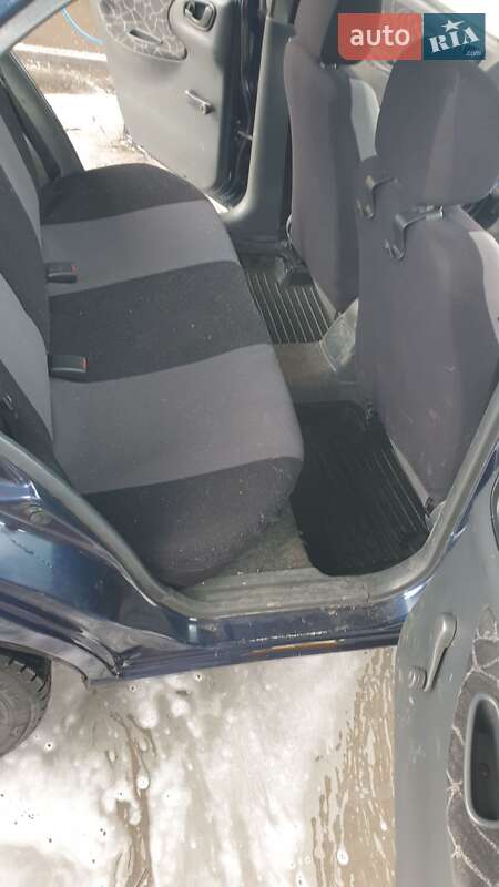 Седан Daewoo Lanos 2003 в Кременчуці