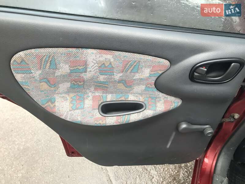 Седан Daewoo Lanos 2002 в Харькове