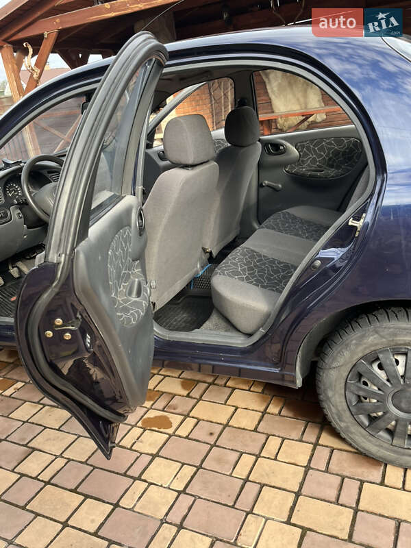 Седан Daewoo Lanos 2003 в Киеве