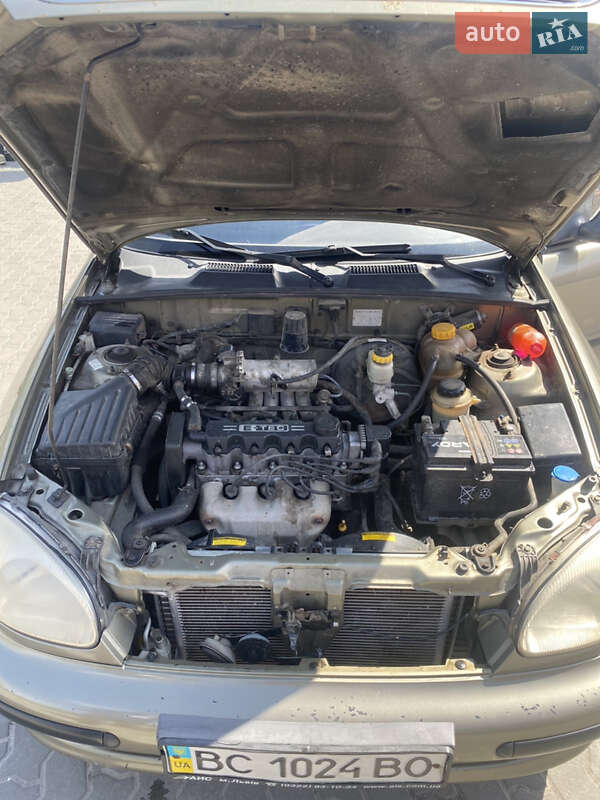 Седан Daewoo Lanos 2004 в Львове