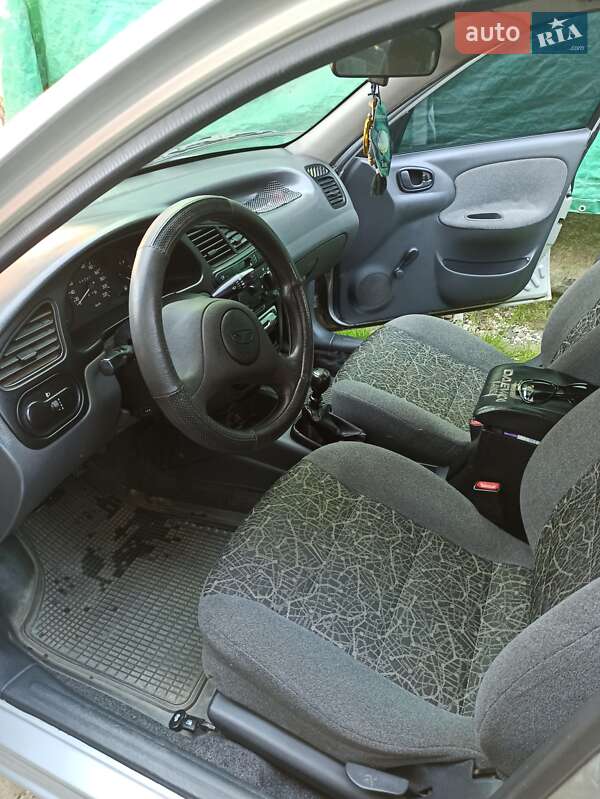 Седан Daewoo Lanos 2005 в Хусті