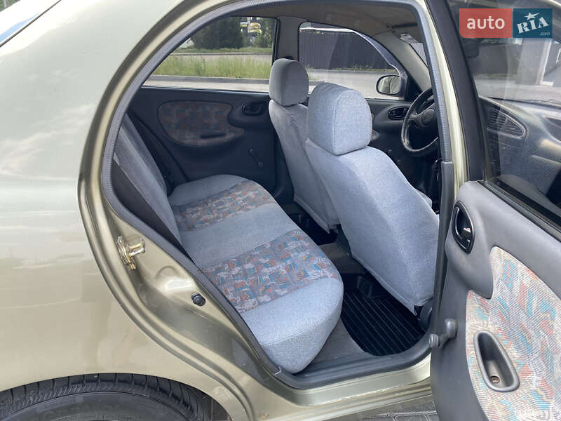 Седан Daewoo Lanos 2002 в Хмельницькому
