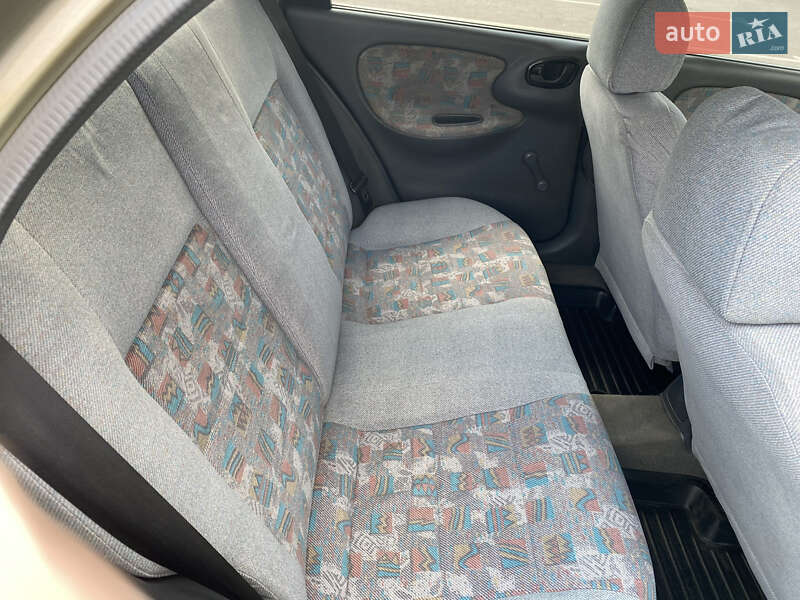 Седан Daewoo Lanos 2002 в Хмельницькому