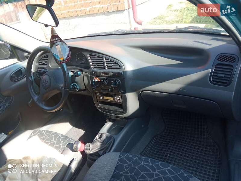 Седан Daewoo Lanos 2002 в Ужгороде