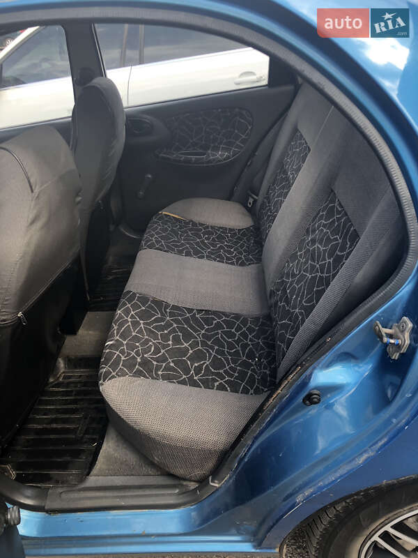 Седан Daewoo Lanos 2002 в Полтаве