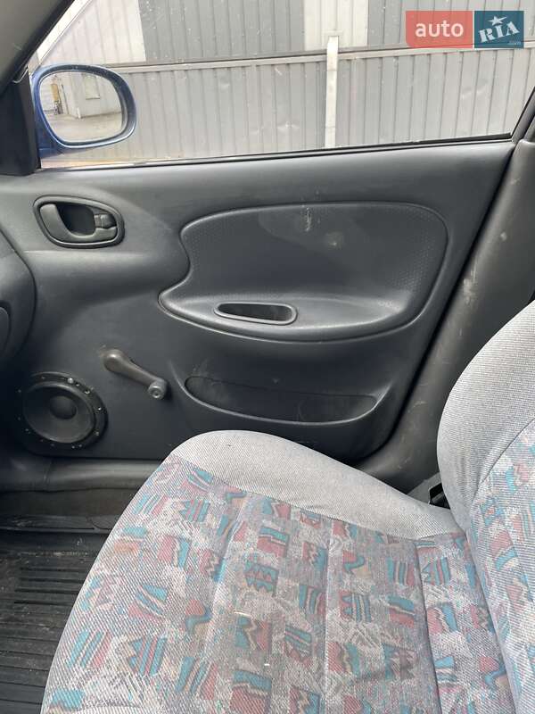 Седан Daewoo Lanos 1998 в Кривом Роге