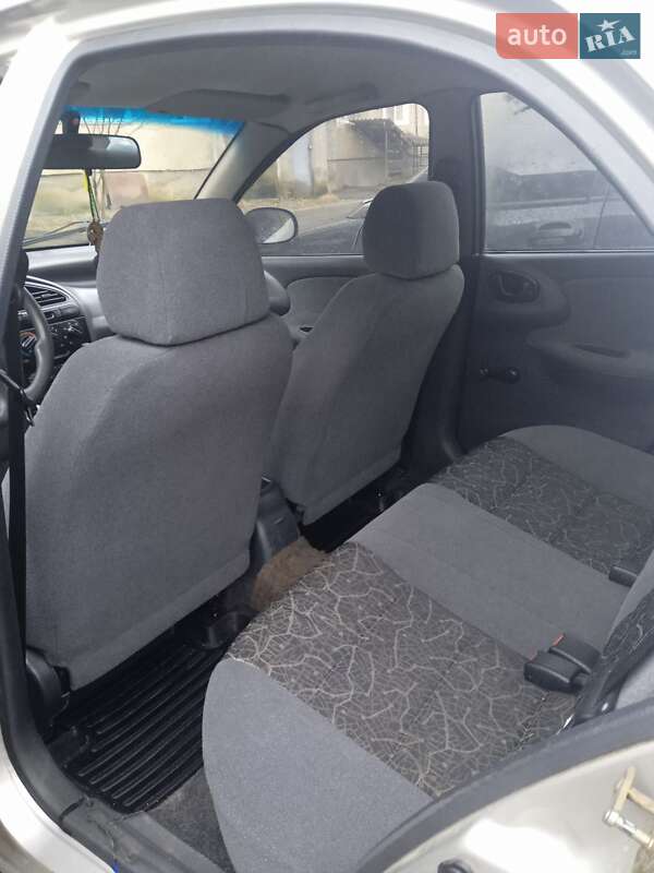 Седан Daewoo Lanos 2004 в Мукачево
