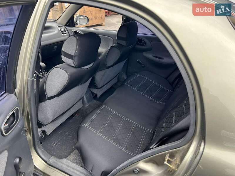 Седан Daewoo Lanos 2004 в Киеве