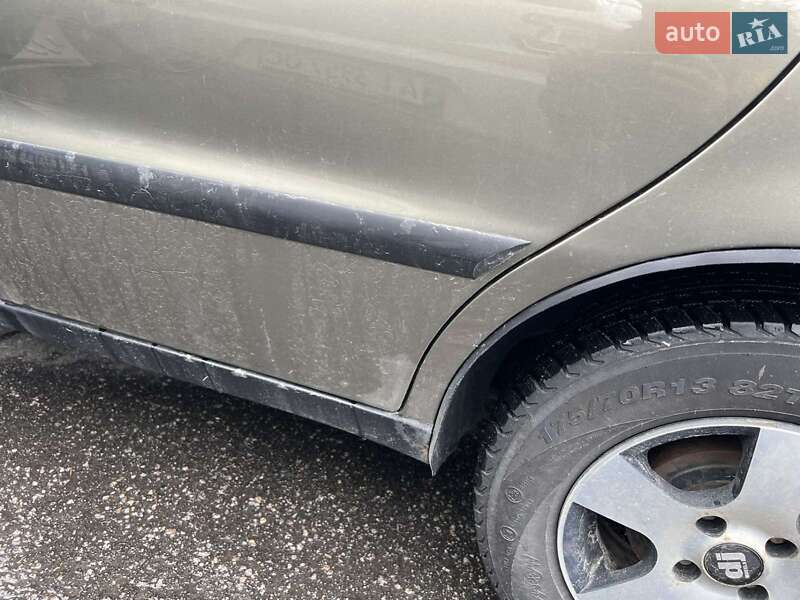 Седан Daewoo Lanos 2004 в Киеве