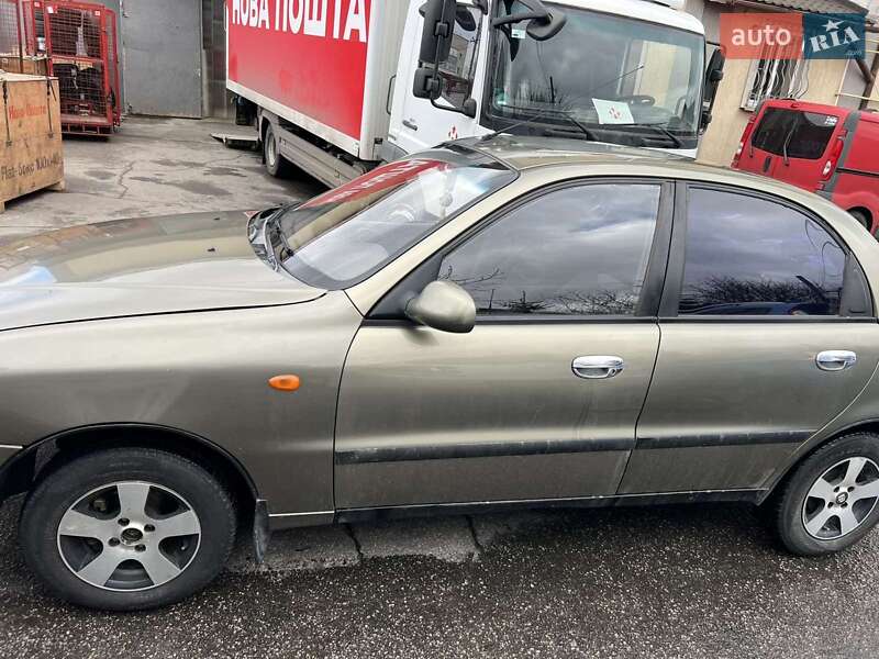 Седан Daewoo Lanos 2004 в Киеве