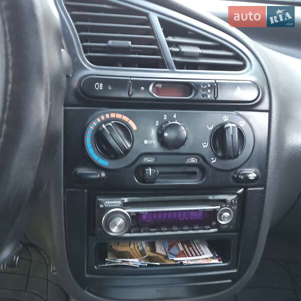 Седан Daewoo Lanos 2002 в Острозі