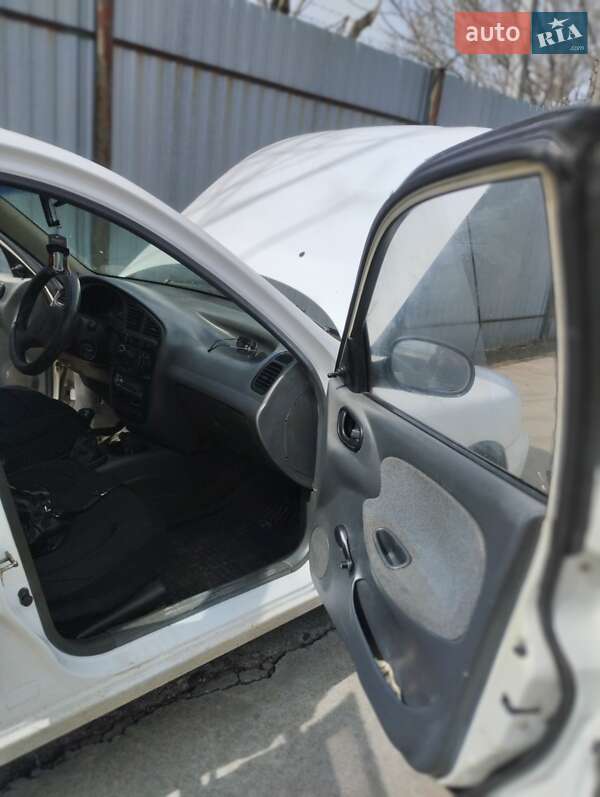 Седан Daewoo Lanos 2004 в Черноморске