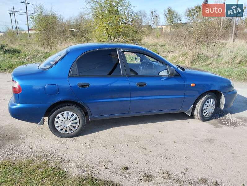 Седан Daewoo Lanos 2010 в Золочеві