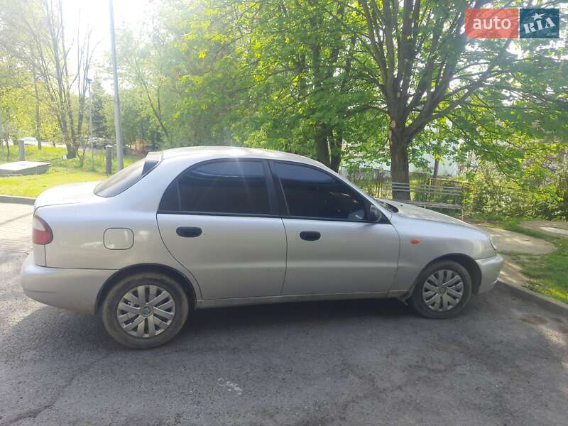 Седан Daewoo Lanos 2002 в Ужгороді