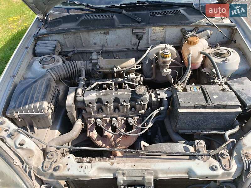 Седан Daewoo Lanos 1998 в Дніпрі