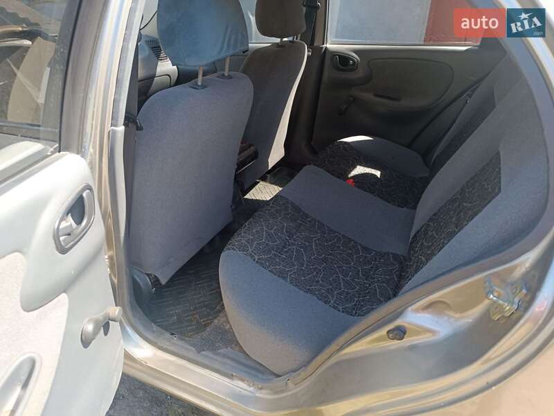 Седан Daewoo Lanos 2004 в Подгайцах