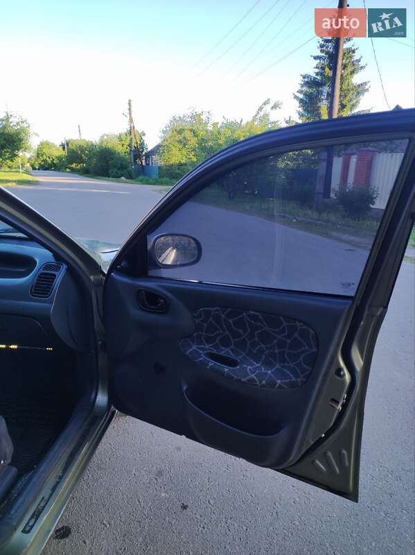 Седан Daewoo Lanos 2002 в Полтаве